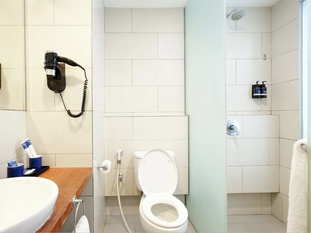 Aston Anyer Beach Hotel - Gambar 5